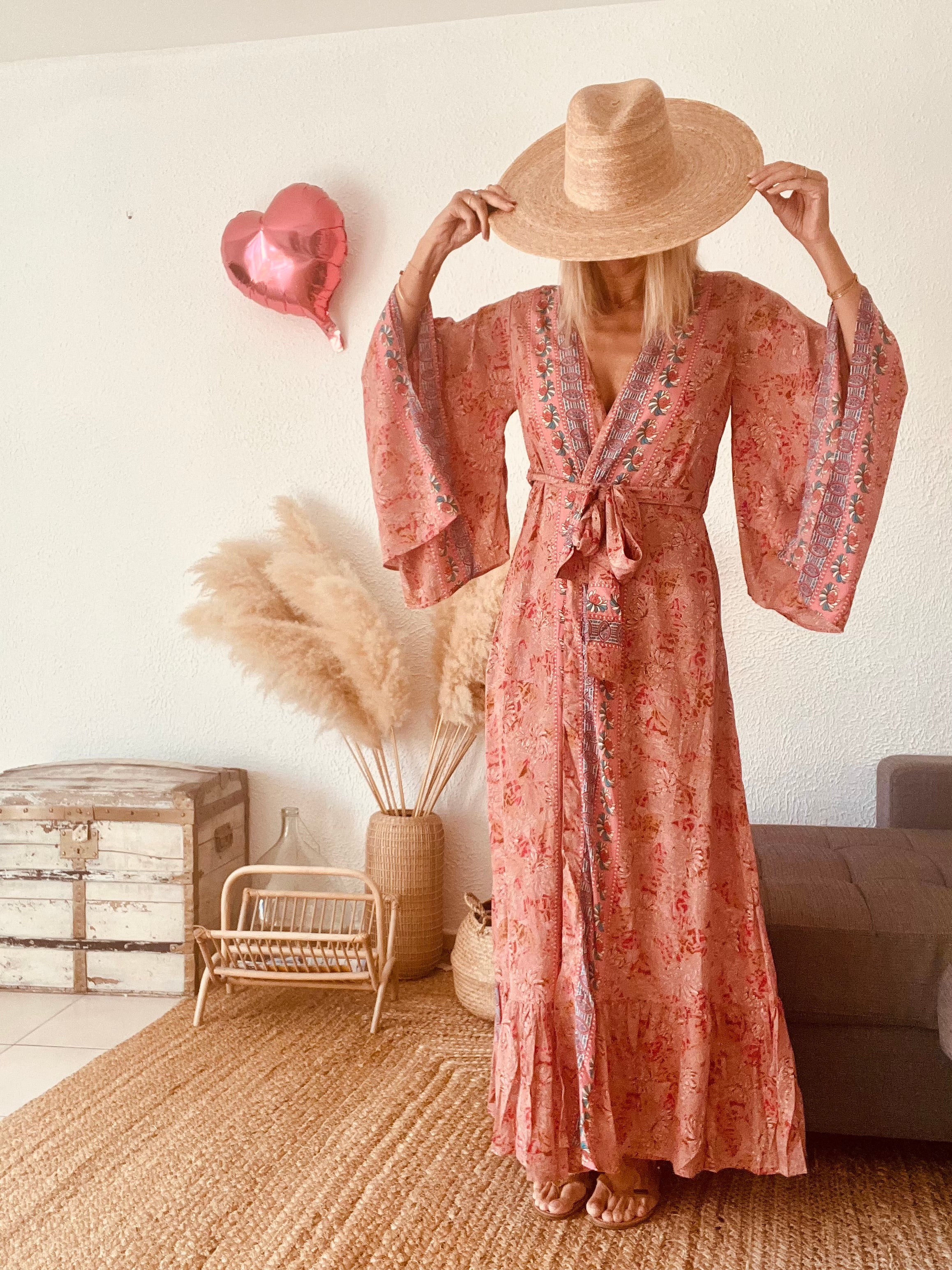 Kimono long bohème imprimé fleuri rose corail Ibiza Flower – Taille unique