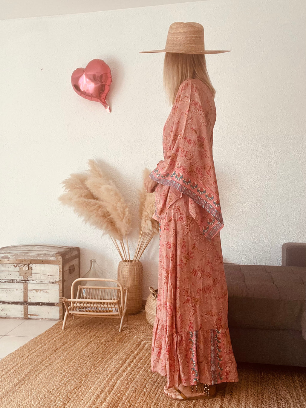 Kimono long bohème imprimé fleuri rose corail Ibiza Flower – Taille unique