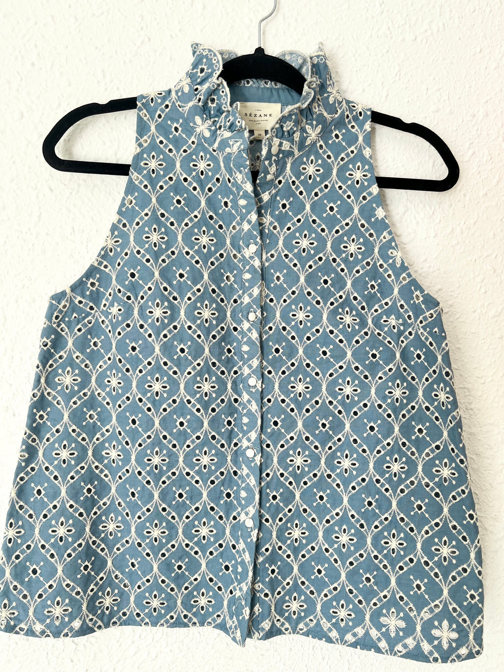 Chemise broderie anglaise sans manches bleue Sézane – Taille 36