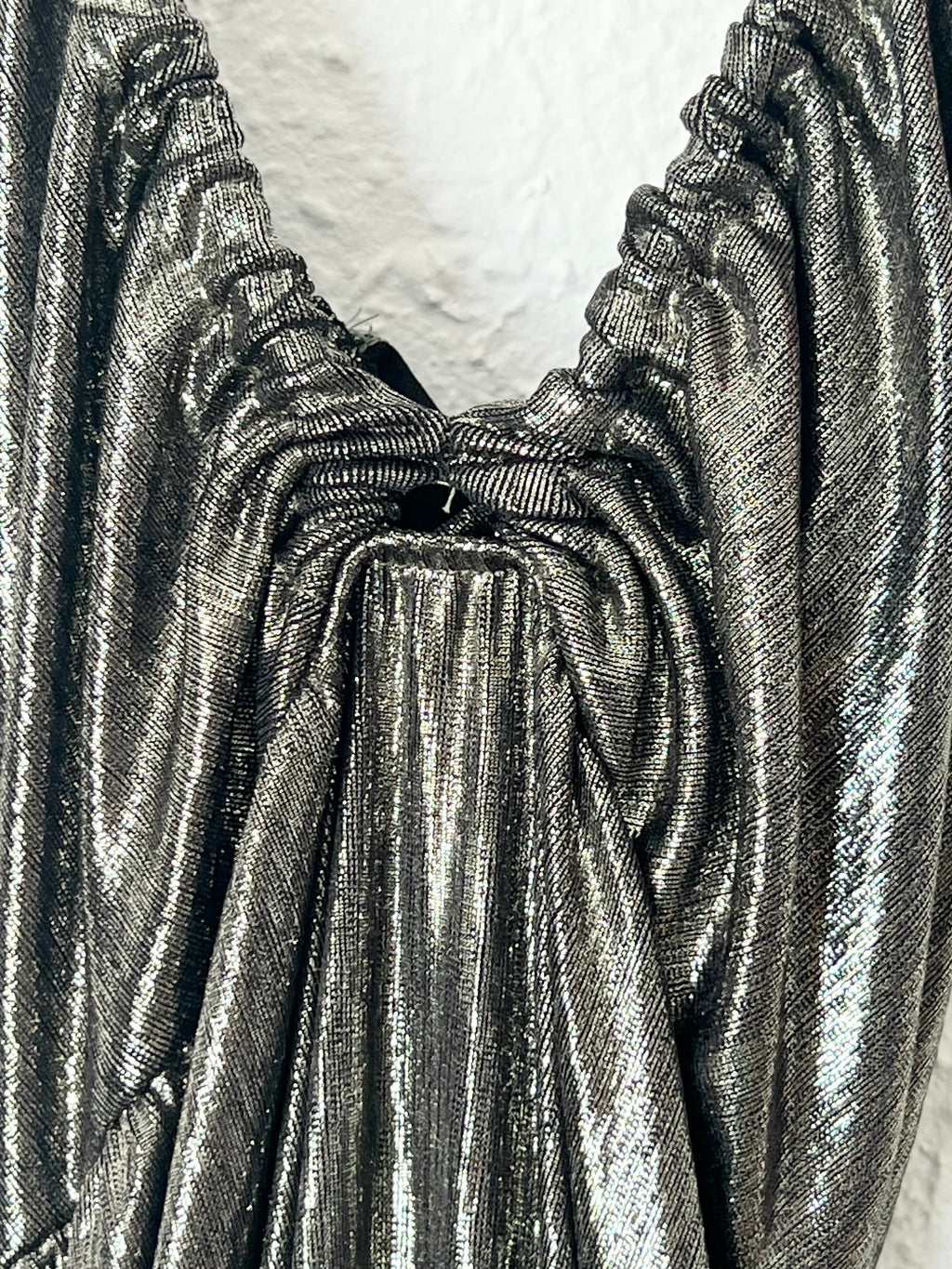 Robe longue métallisée dos nu Holly & Joey – Taille 38