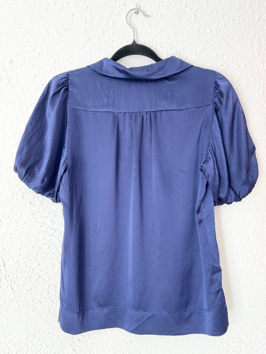 Blouse col V volant soie bleu marine Maje – Taille S