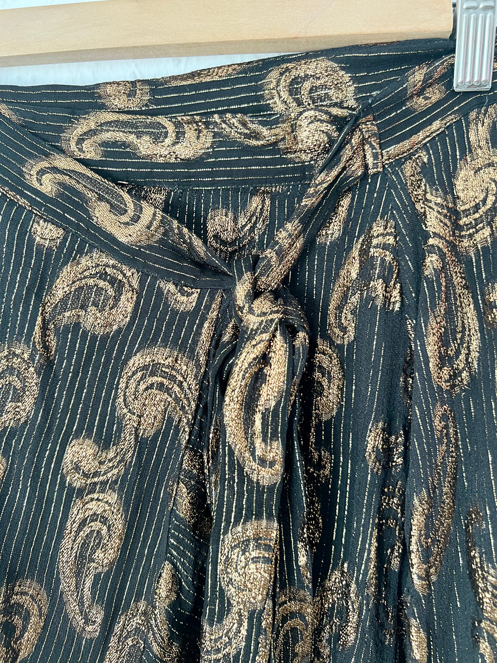 Jupe portefeuille imprimée léopard noir et or SUNCOO – Taille 2