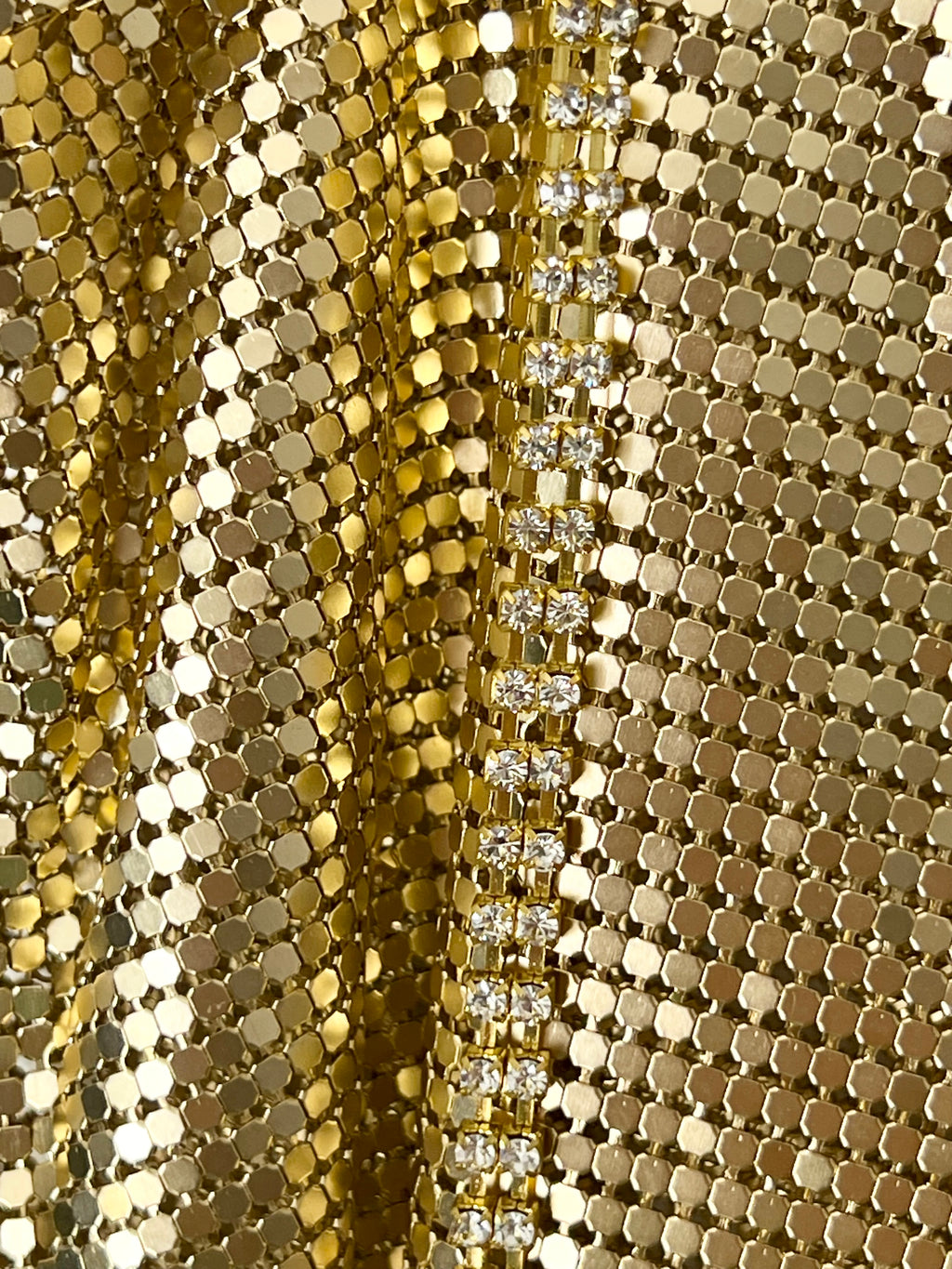 Top doré paillettes col drapé bretelles chaîne Reserved