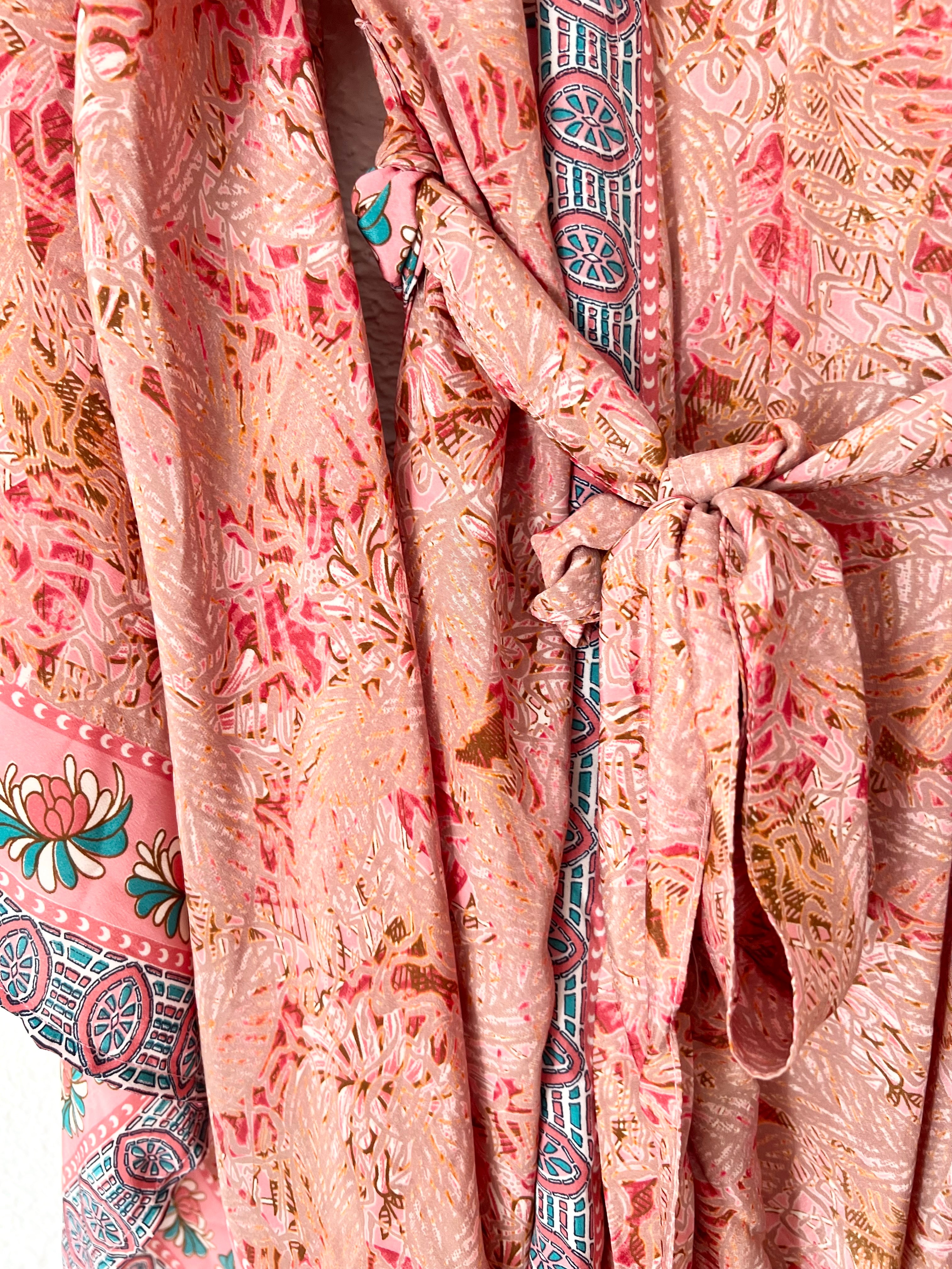 Kimono long bohème imprimé fleuri rose corail Ibiza Flower – Taille unique