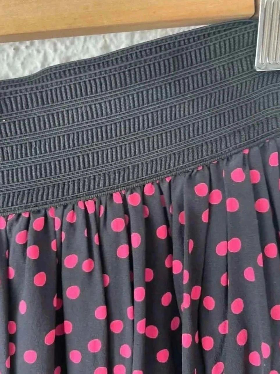 Jupe en soie noire à pois fuchsia Sandro – Taille 1