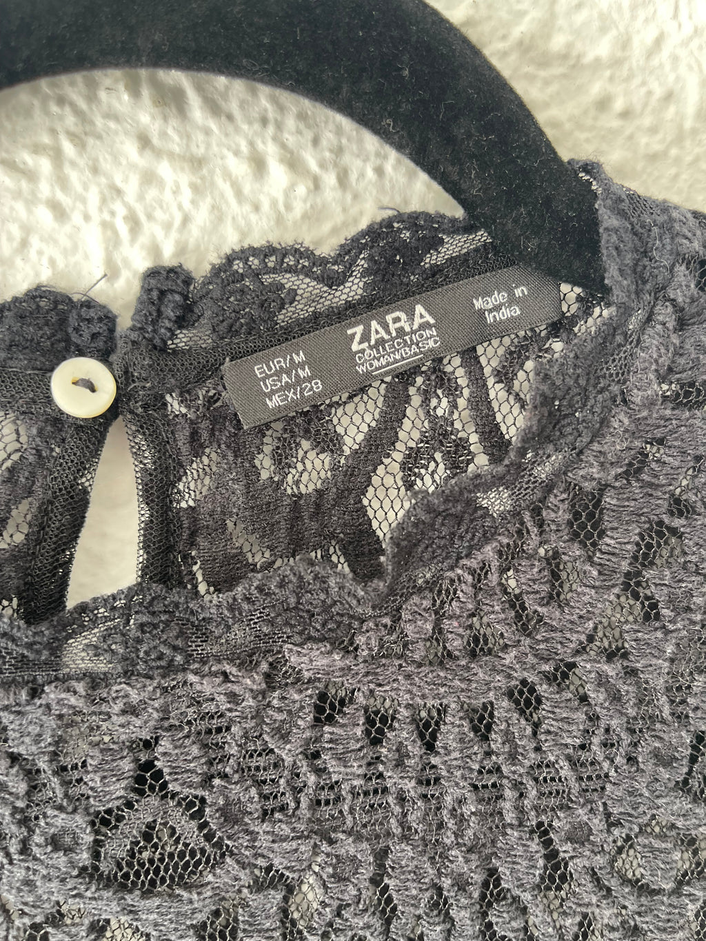 Blouse dentelle ajourée noire Zara