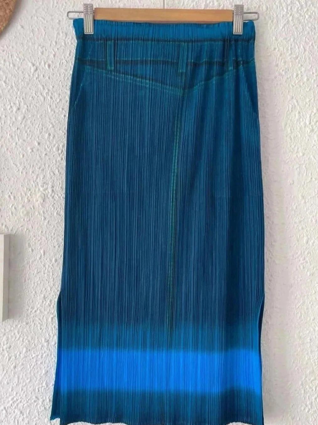 Jupe plissée bleue Pleats Please Issey Miyake – Taille 3/ 38