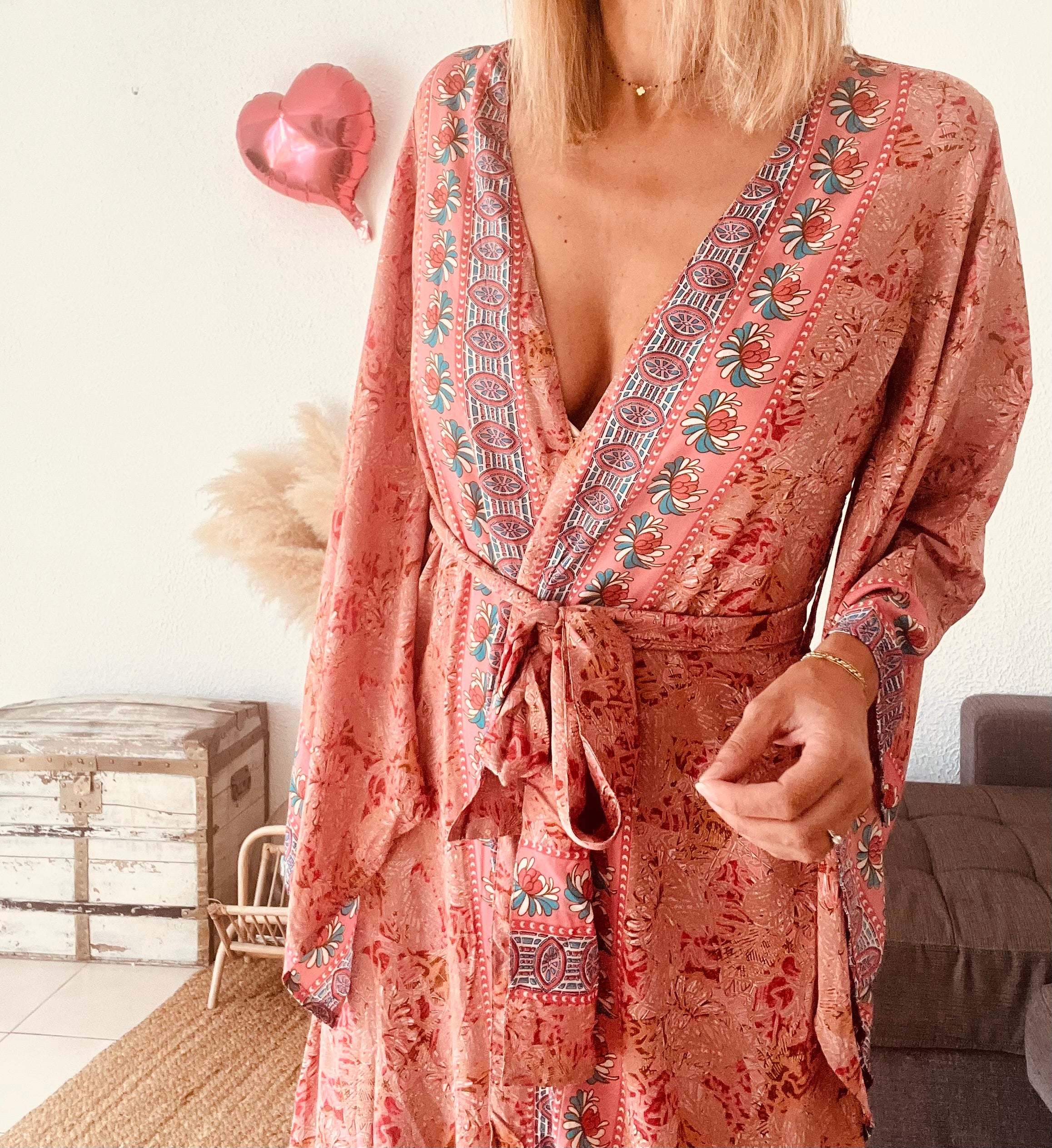 Kimono long bohème imprimé fleuri rose corail Ibiza Flower – Taille unique