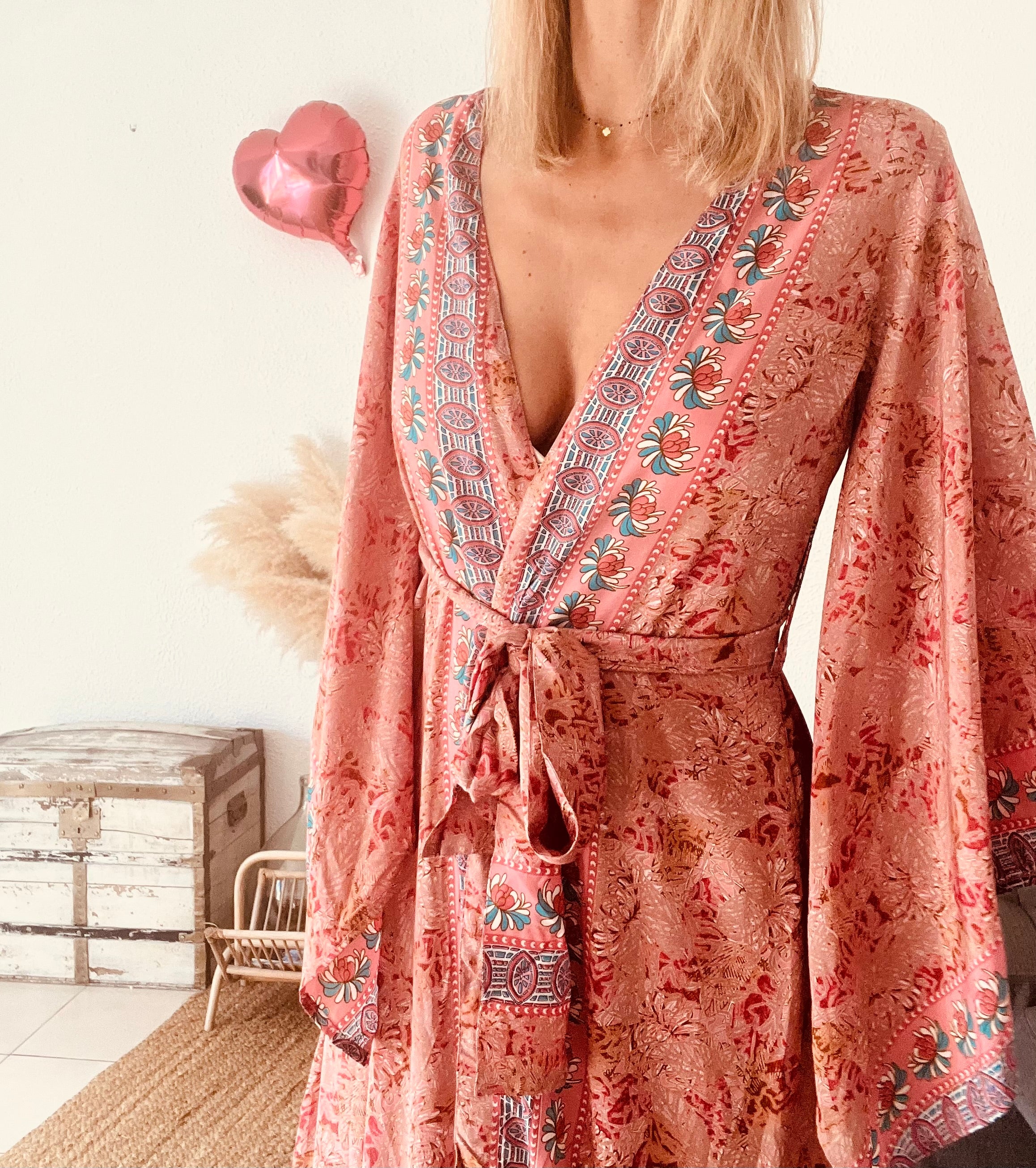 Kimono long bohème imprimé fleuri rose corail Ibiza Flower – Taille unique