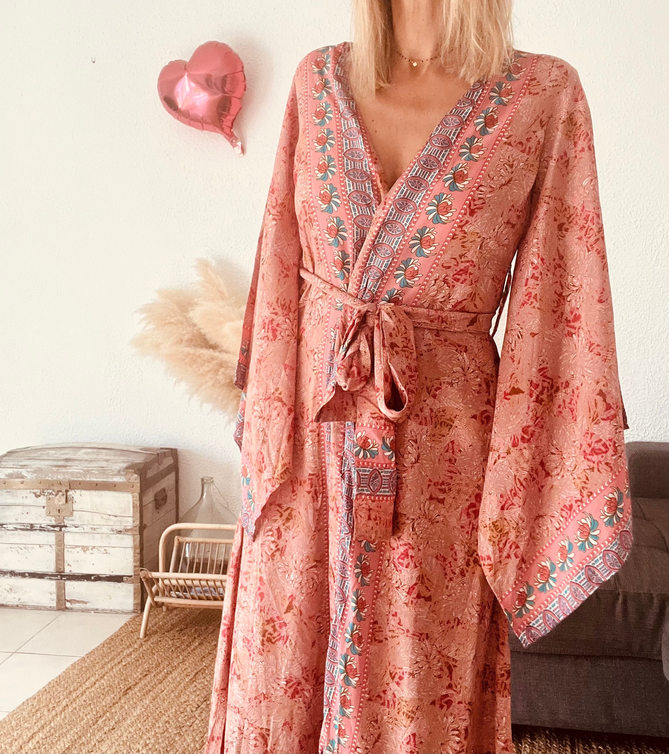 Kimono long bohème imprimé fleuri rose corail Ibiza Flower – Taille unique