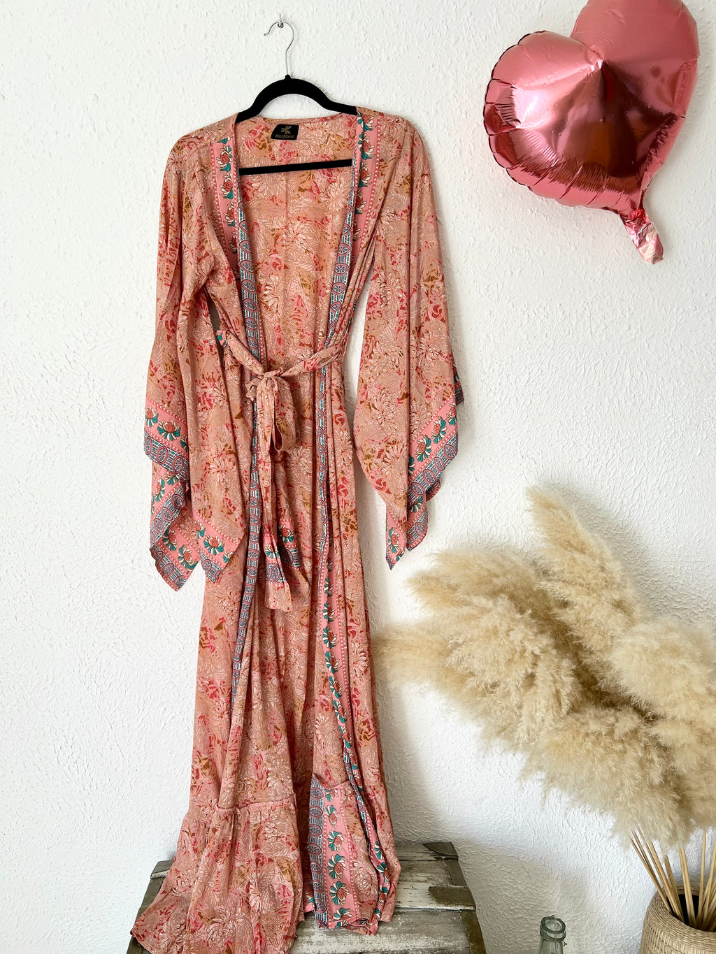 Kimono long bohème imprimé fleuri rose corail Ibiza Flower – Taille unique
