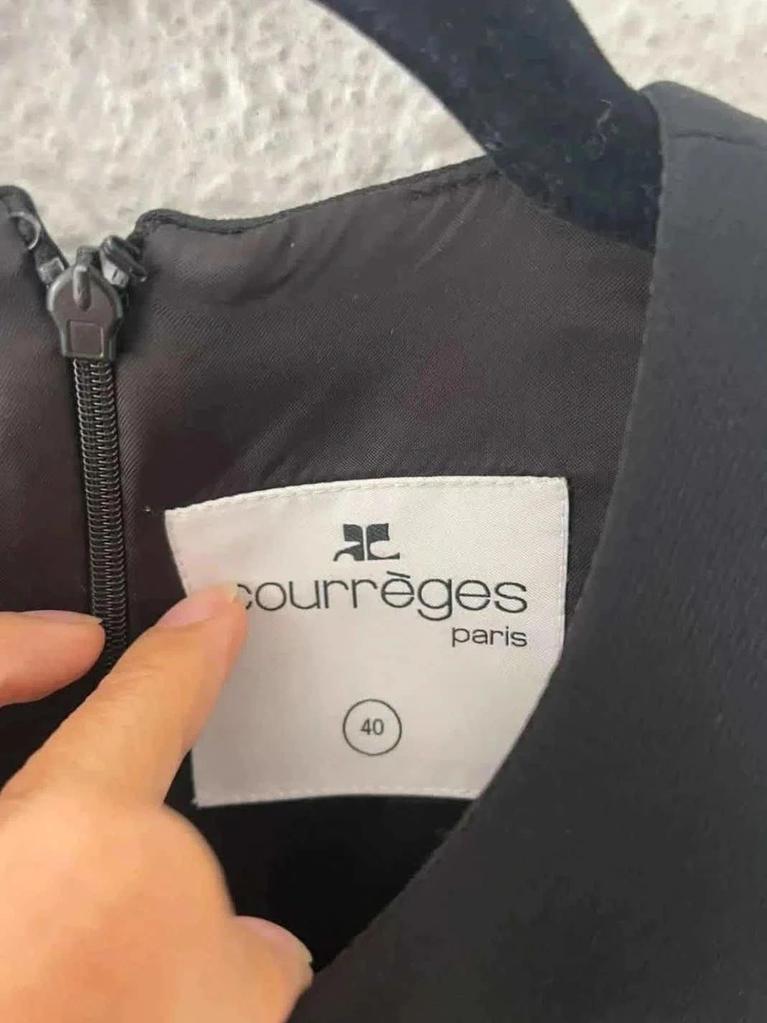 Robe trapèze noire Courrèges Paris – Taille 36 – Coupe iconique