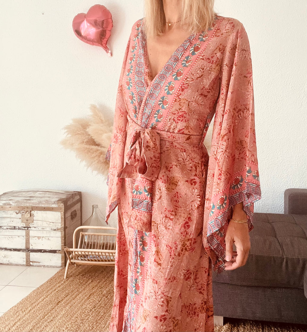 Kimono long bohème imprimé fleuri rose corail Ibiza Flower – Taille unique
