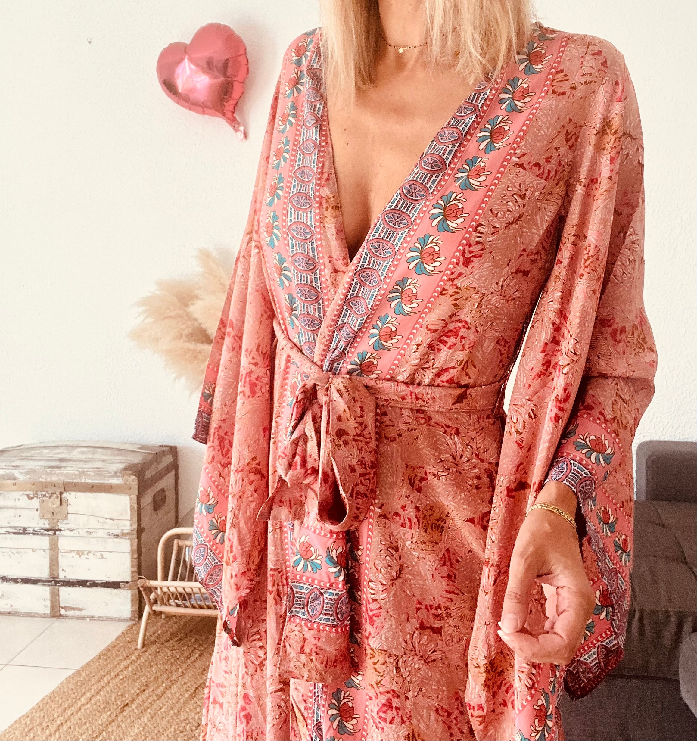 Kimono long bohème imprimé fleuri rose corail Ibiza Flower – Taille unique