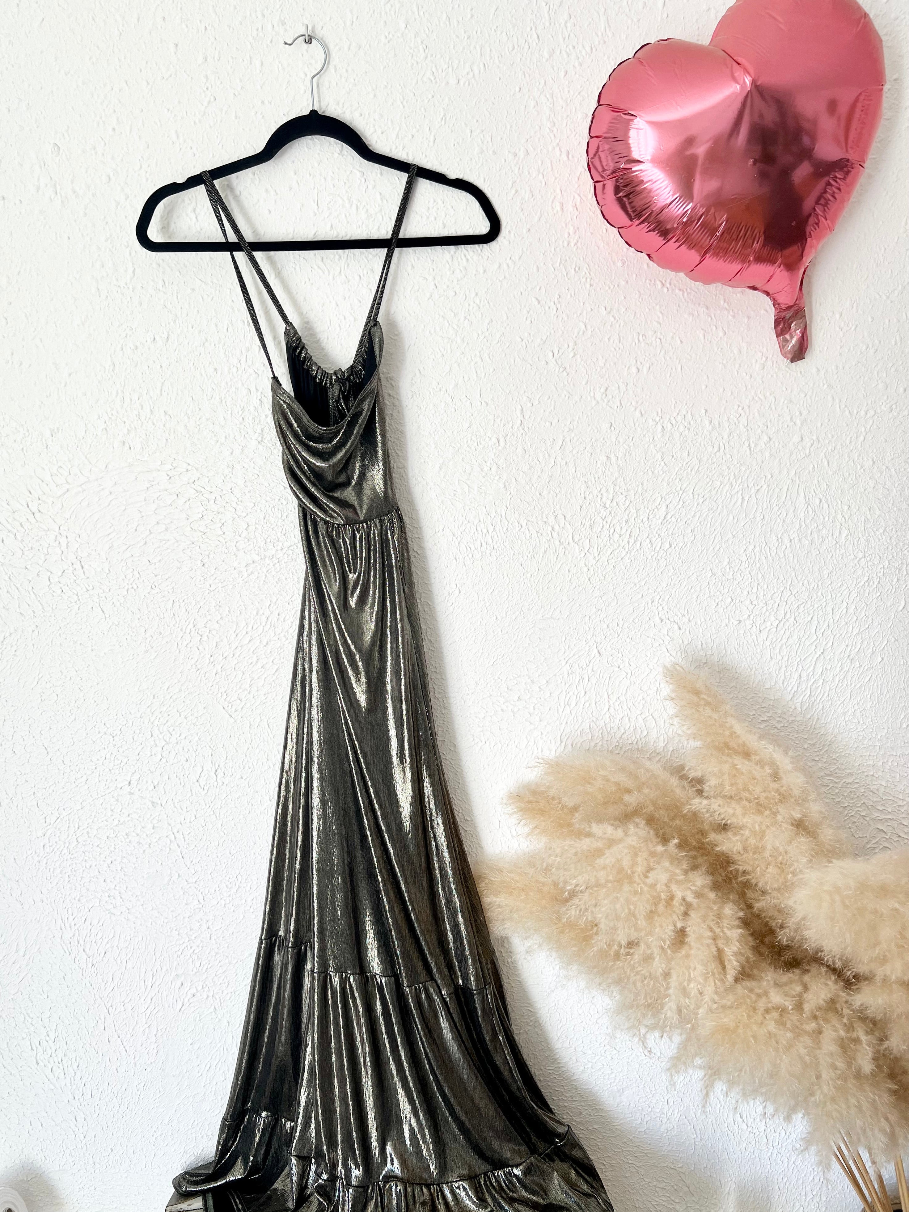 Robe longue métallisée dos nu Holly & Joey – Taille 38