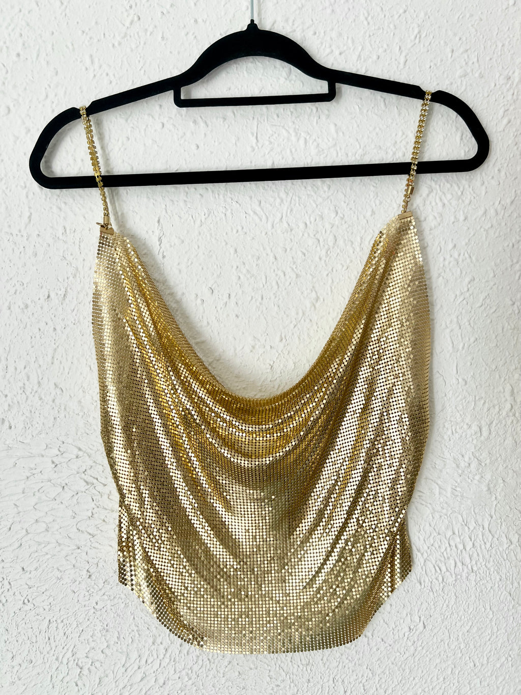 Top doré paillettes col drapé bretelles chaîne Reserved