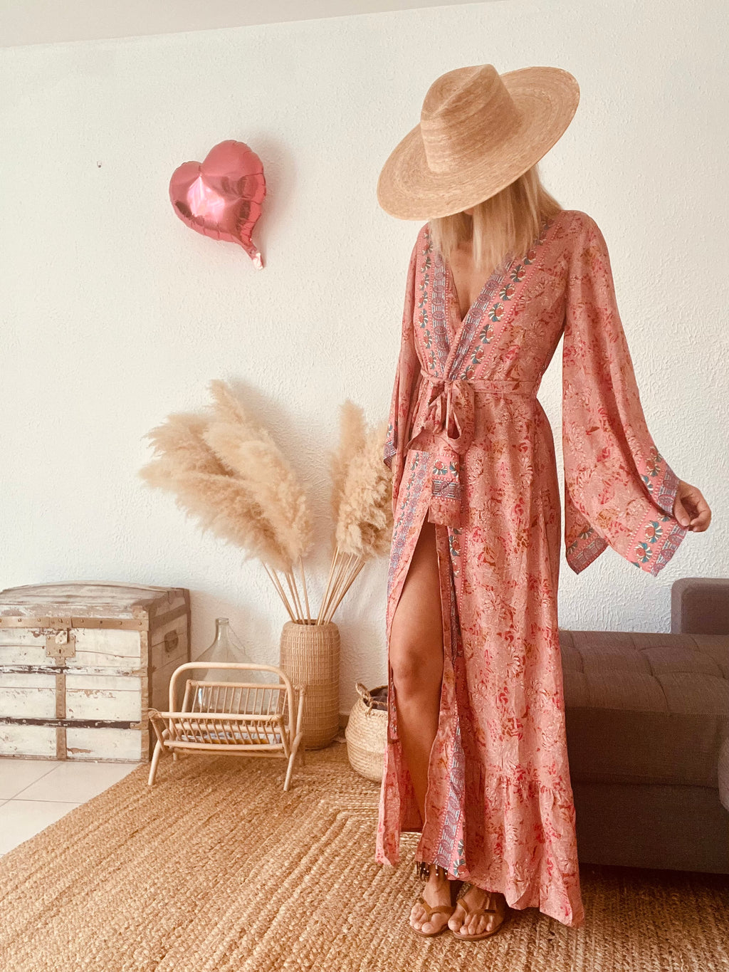 Kimono long bohème imprimé fleuri rose corail Ibiza Flower – Taille unique