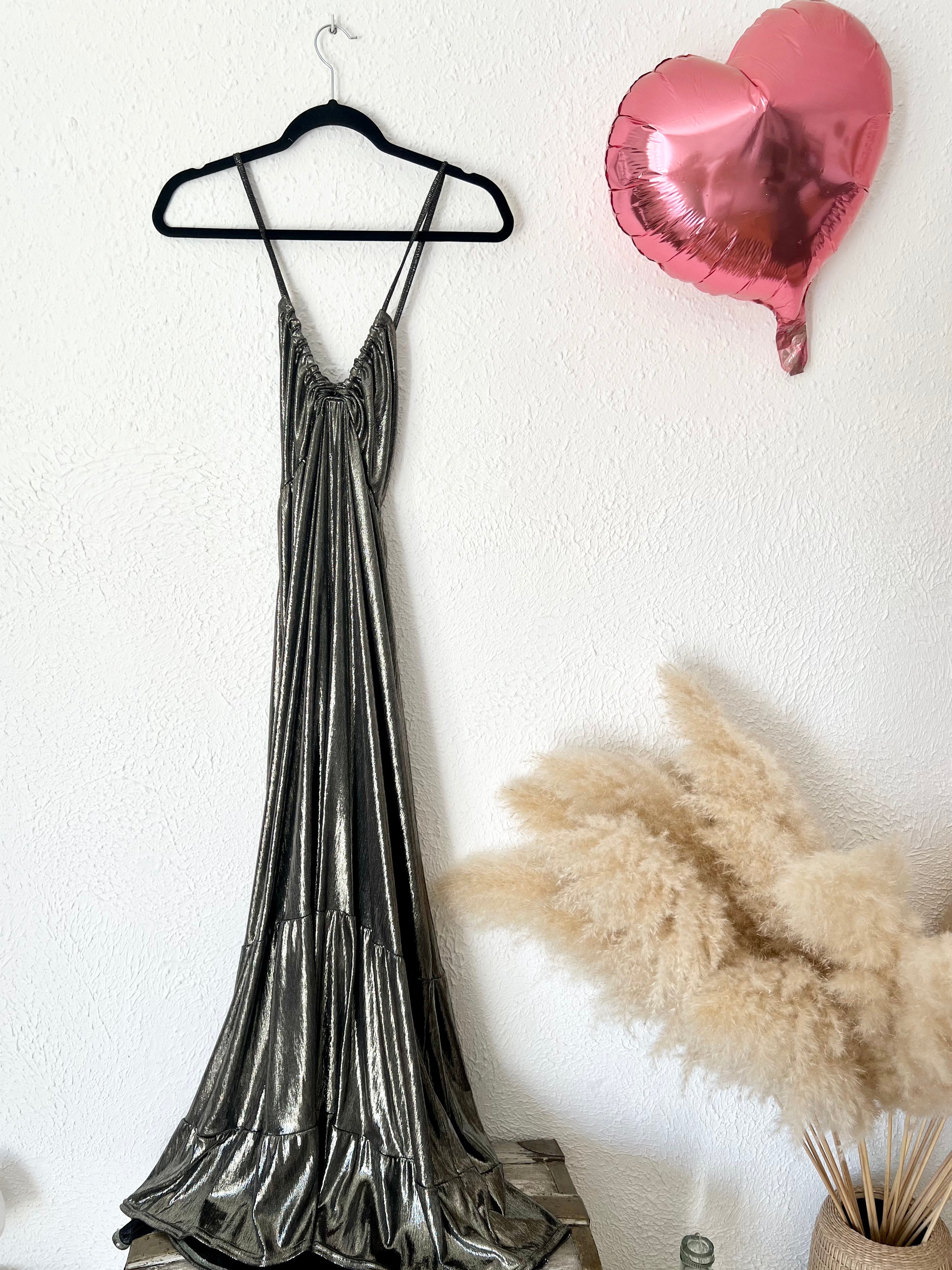 Robe longue métallisée dos nu Holly & Joey – Taille 38