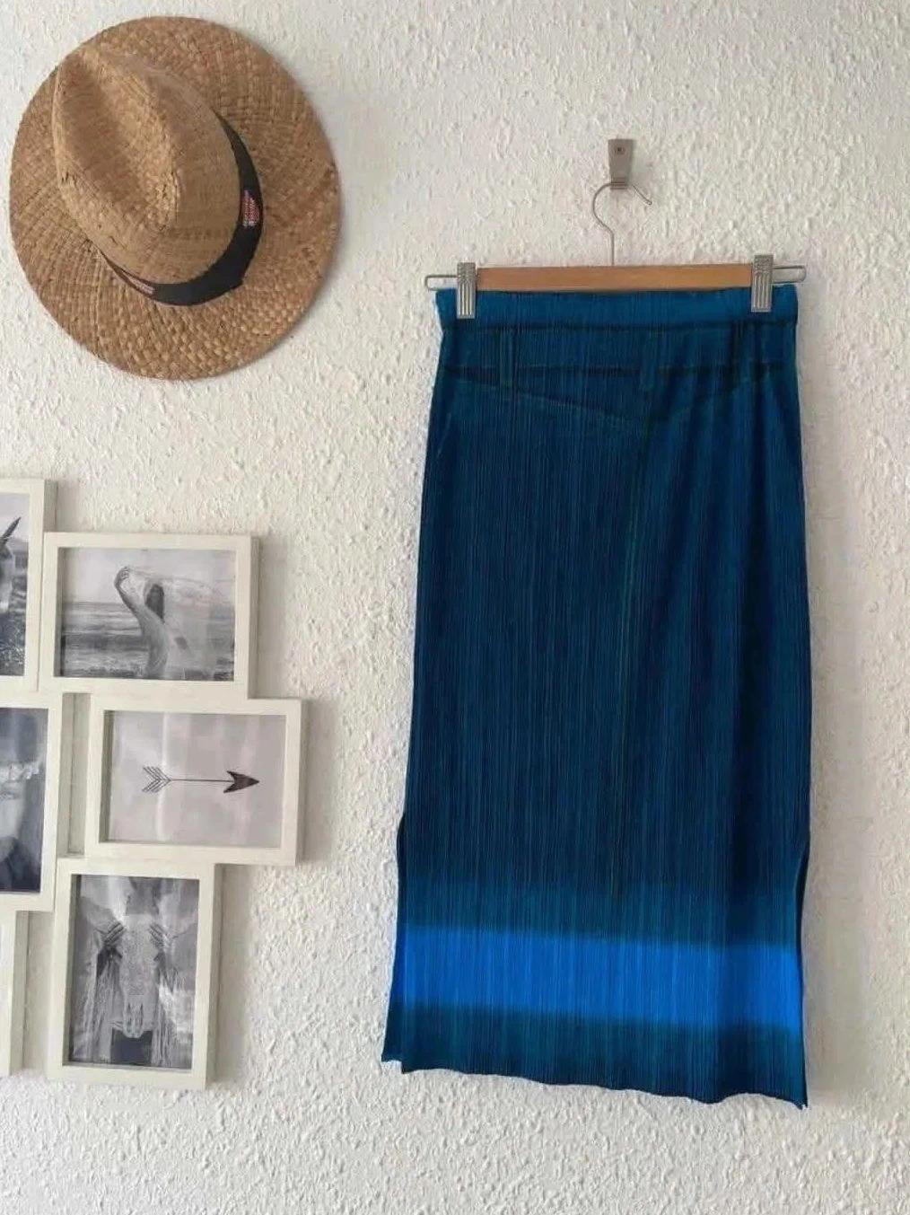 Jupe plissée bleue Pleats Please Issey Miyake – Taille 3/ 38