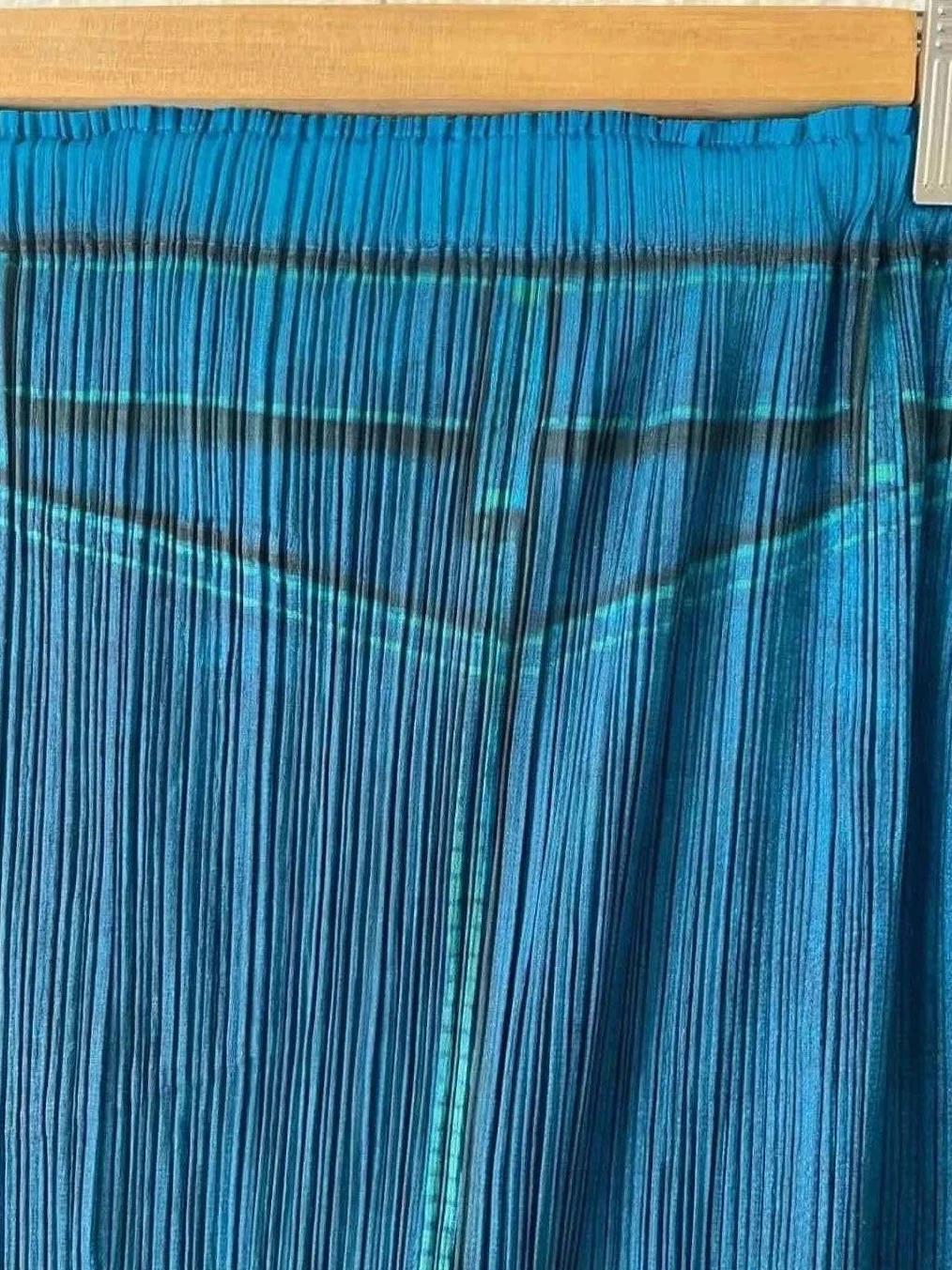 Jupe plissée bleue Pleats Please Issey Miyake – Taille 3/ 38