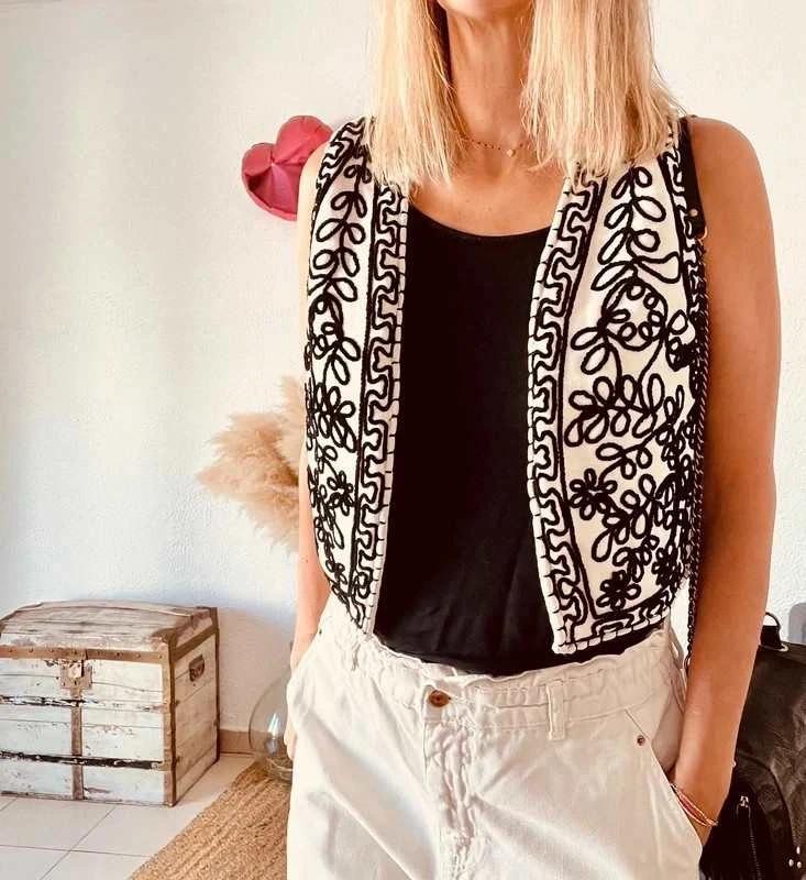 Gilet Zara broderies cord noir sur écru - taille M